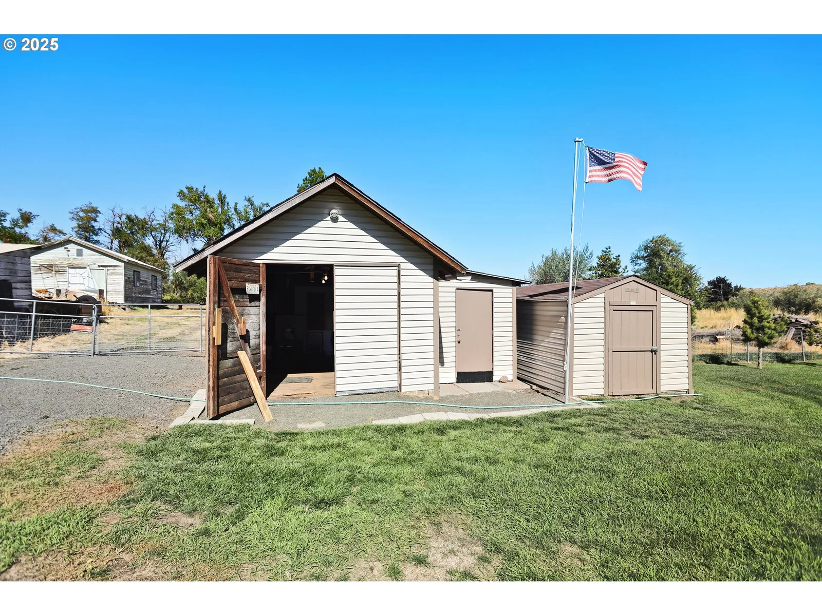 407 SW Fourth St, Grass Valley, OR 97029 — photograph 31