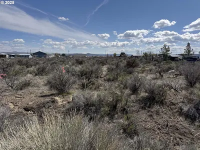 Land at Summer St 3800, Christmas Valley, OR 97641