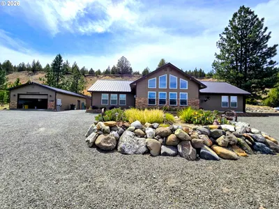 Home at 217 Elkview Dr, Canyon City, OR 97820