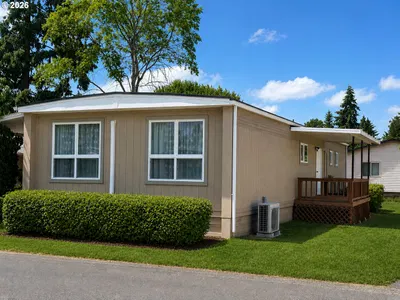Home at 1501 N Hayden Island Dr, Portland, OR 97217