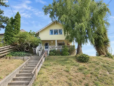 Home at 414 Hall Ave, Coos Bay, OR 97420