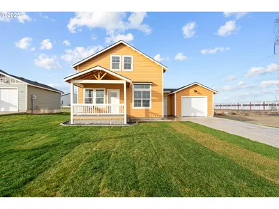 Home at 305 Art Kegler Blvd, Boardman, OR 97818 (Pending)