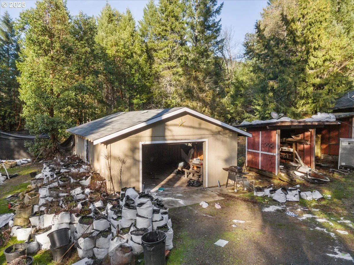 571 Briar Ln, Selma, OR 97538 — photograph 17