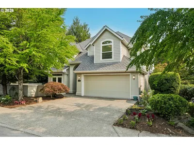 Home at 14 Morningview Cir, Lake Oswego, OR 97035