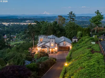 Home at 1777 Skyland Dr, Lake Oswego, OR 97034