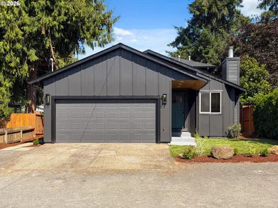 Home at 30930 SW Magnolia Ave, Wilsonville, OR 97070
