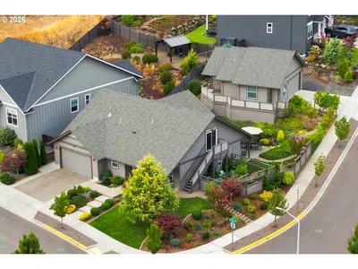 Home at 142 NW Canyon Creek Dr, McMinnville, OR 97128