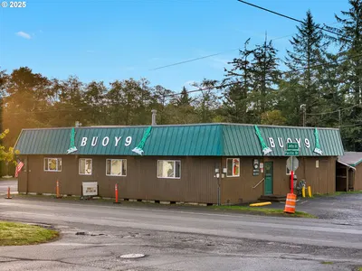 Home at 996 Pacific Dr, Hammond, OR 97121