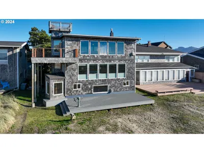 Home at 1807 N Prom, Seaside, OR 97138