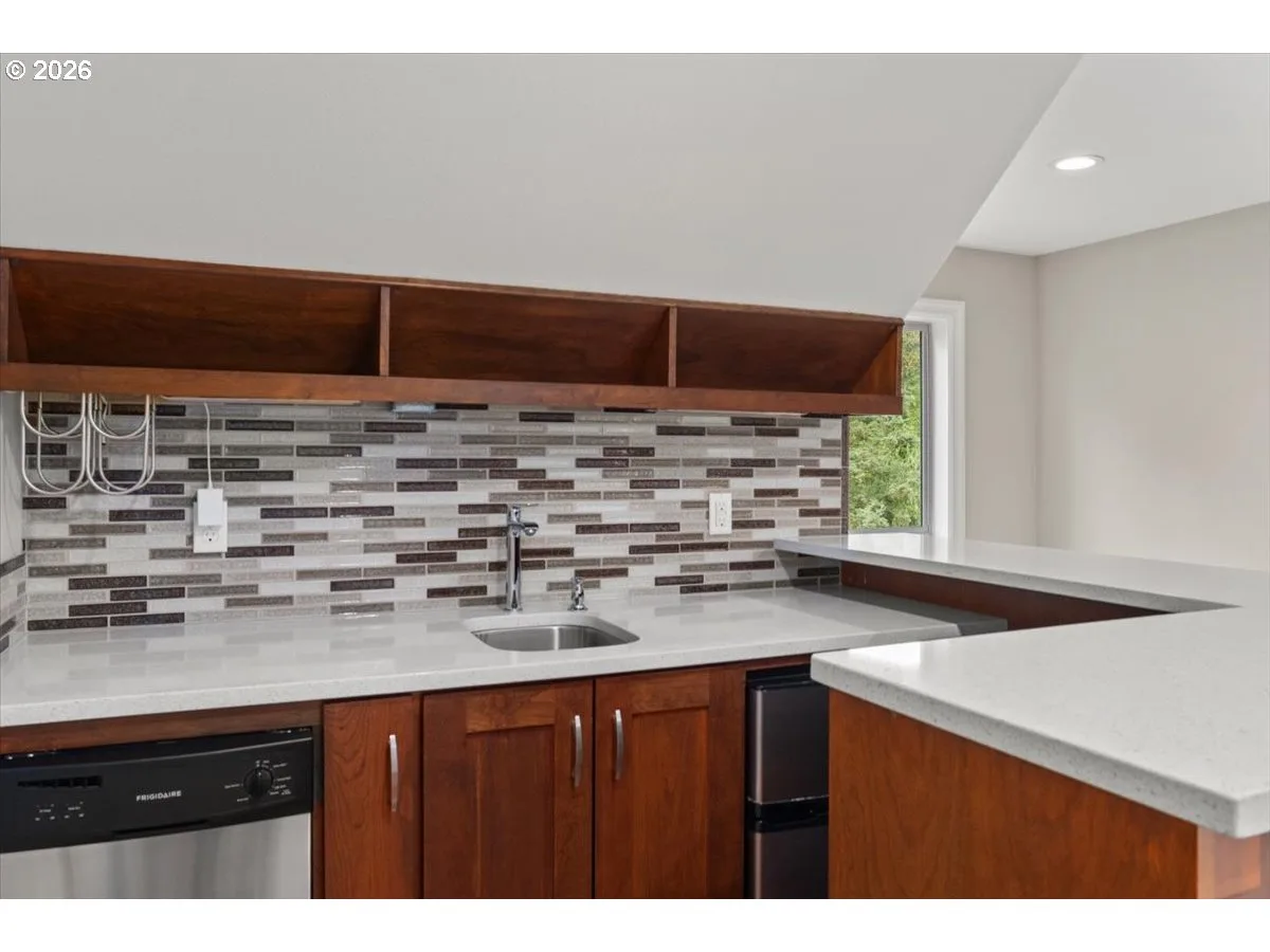 5716 SW Hamilton St, Portland, OR 97221 — photograph 29