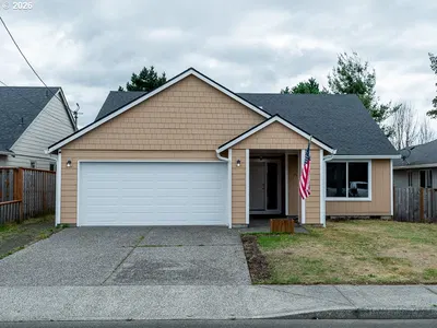 Home at 765 4th Ave, Seaside, OR 97138