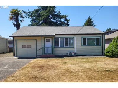 Home at 1023 N Knott St, Coquille, OR 97423 (Pending)