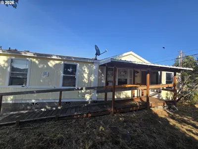 Home at 111 Kiss Ct, Roseburg, OR 97471 (Pending)