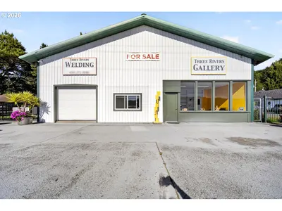 Home at 77231 Highway 101, Gardiner, OR 97441