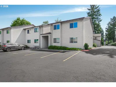 Condominium at 12510 SE Stark St H, Portland, OR 97233 (Pending)