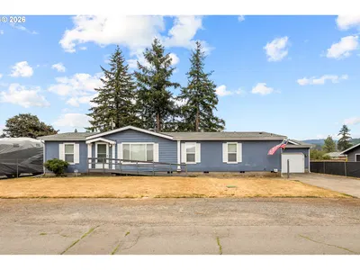 Home at 1100 SW 2nd Ave, Mill City, OR 97360