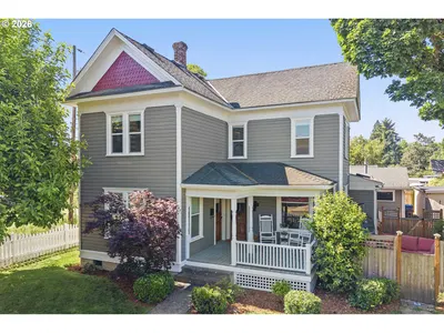 Home at 1550 East Ave NE, Salem, OR 97301