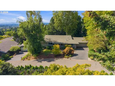 Home at 29 Touchstone, Lake Oswego, OR 97035 (Pending)