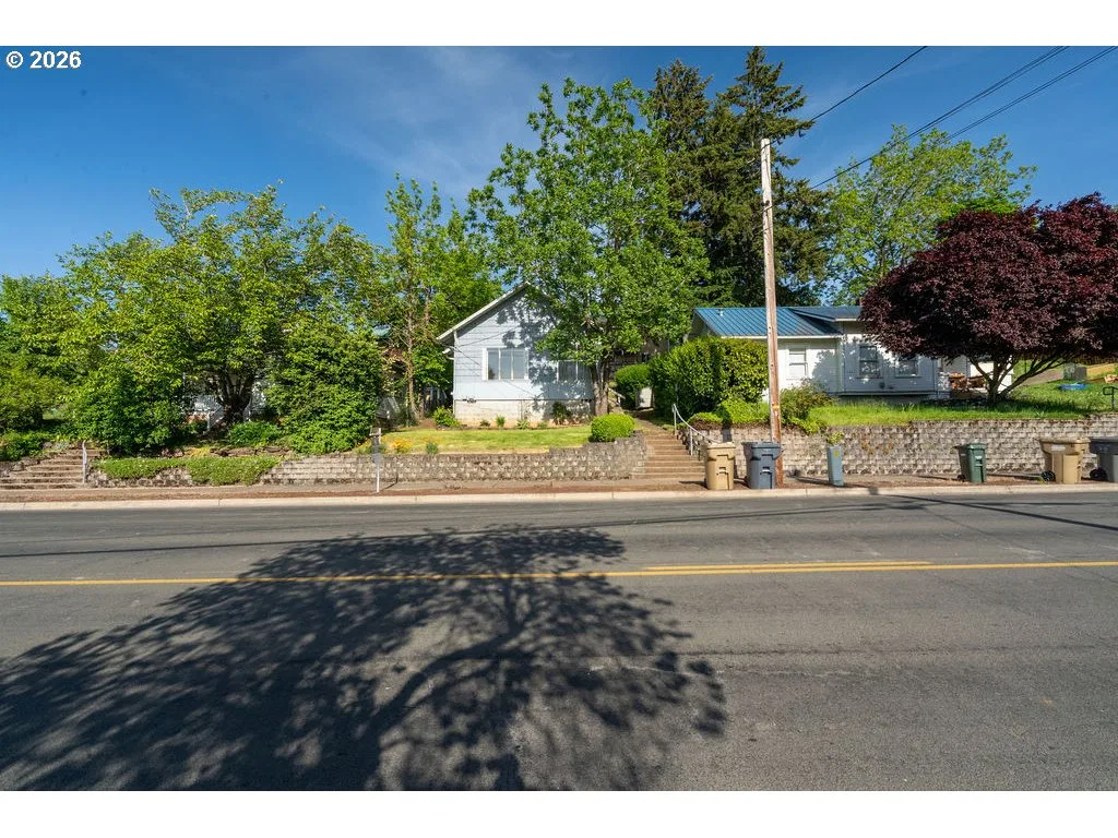 724 N Main St, Brownsville, OR 97327 — photograph 8