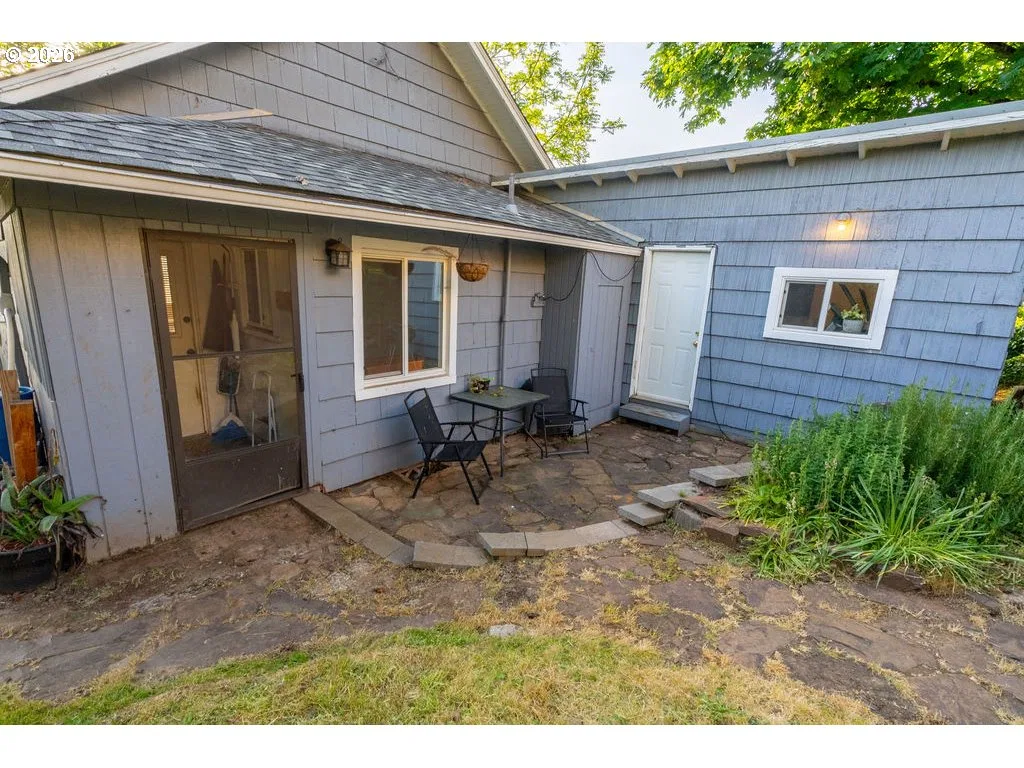 724 N Main St, Brownsville, OR 97327 — photograph 32