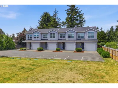 Home at 3096 Highway 101 N, Gearhart, OR 97138
