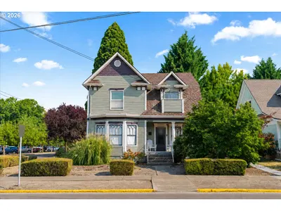 Home at 707 NE 5th St, McMinnville, OR 97128