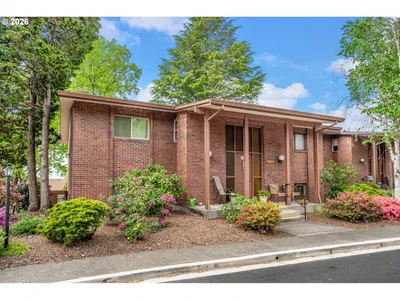 Condominium at 11490 SW Crown Dr 2, King City, OR 97224