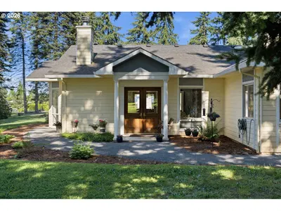 Home at 7062 River Bend Dr NE, Silverton, OR 97381