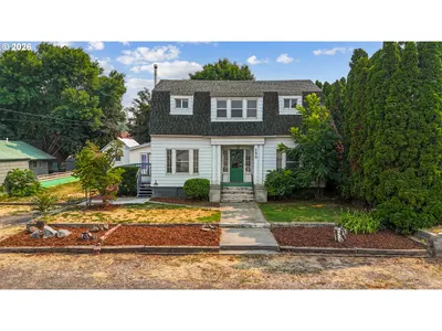 Home at 130 SW 2nd St, Pilot Rock, OR 97868