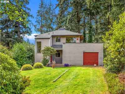 Home at 701 5th Ave, Gearhart, OR 97138