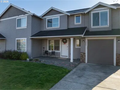 Home at 517 Cameo Dr, Hood River, OR 97031