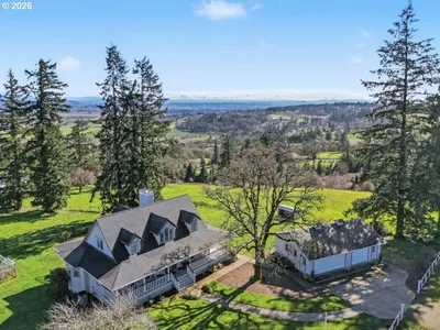 Home at 12024 S Shadow Hills Ct, Turner, OR 97392