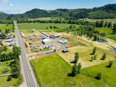 Home at 215 Lawson Ln, Tenmile, OR 97481