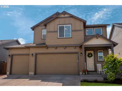 Home at 2451 W 9th Ave, Junction City, OR 97448
