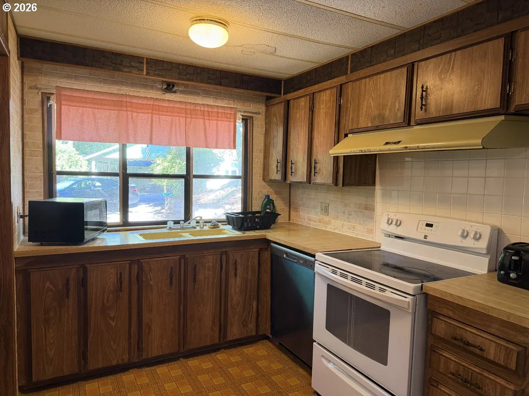 1600 Rhododendron Dr 196, Florence, OR 97439 — photograph 14