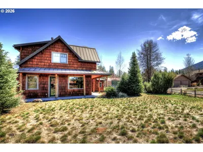 Home at 13619 SW Meadowview Dr, Camp Sherman, OR 97730