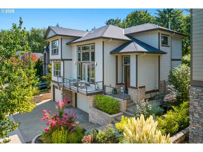 Home at 1214 SW Ophelia St, Portland, OR 97219 (Pending)