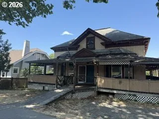 615 E 10th St, The Dalles, OR 97058 — photograph 1