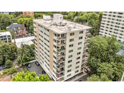 Condominium at 2211 SW Park Pl 204, Portland, OR 97205