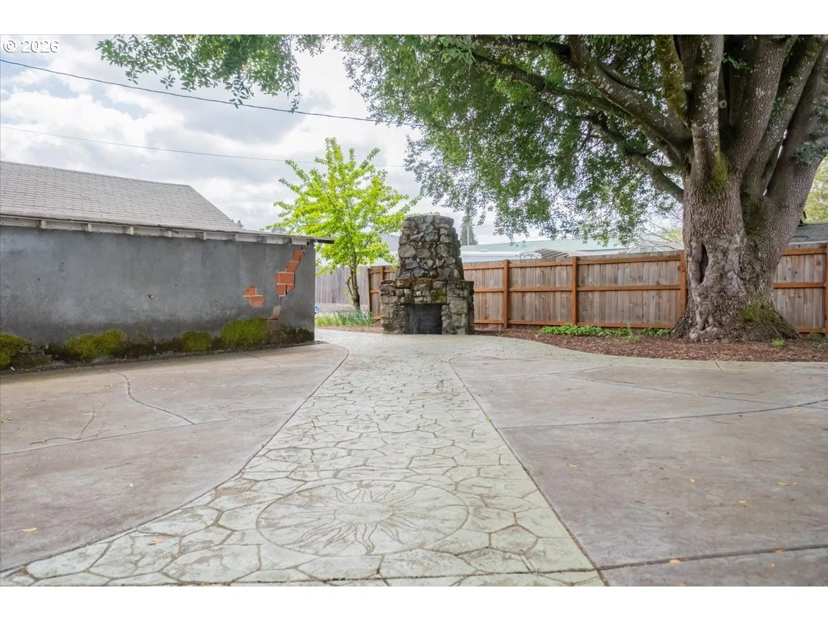 1121 Main St, Dallas, OR 97338 — photograph 46