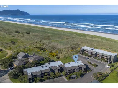 Condominium at 856 Neacoxie Blvd, Gearhart, OR 97138