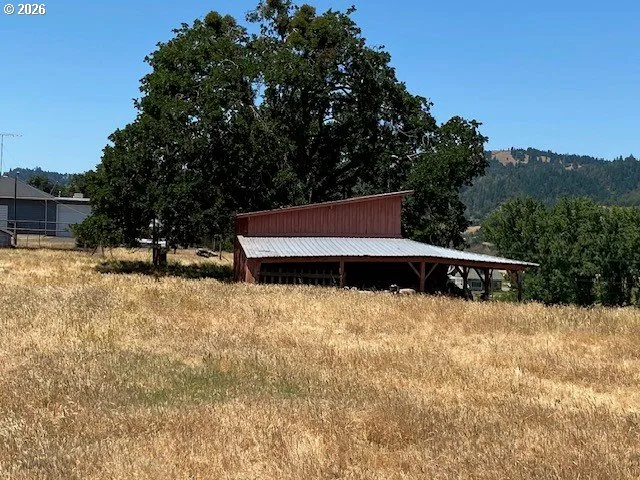 8017 Old Highway 99, Roseburg, OR 97470 — photograph 21