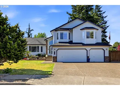 Home at 554 SW 12th Cir, Troutdale, OR 97060
