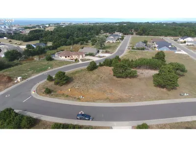 Land at 2776 Lincoln Ave, Bandon, OR 97411