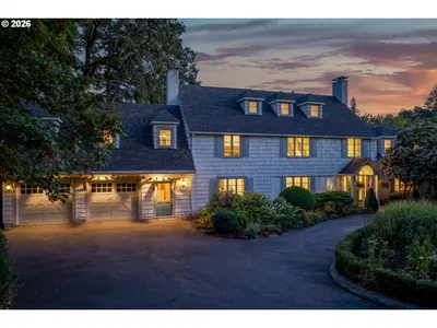Home at 1546 S Military Rd, Portland, OR 97219