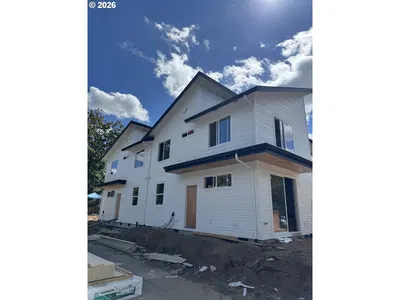 Condominium at 2008 SE 34th Ave, Portland, OR 97214