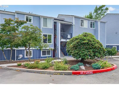 Condominium at 47 Eagle Crest Dr 14, Lake Oswego, OR 97035