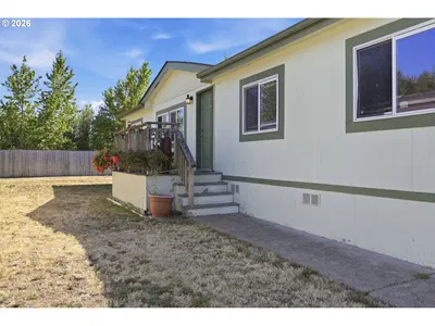 Home at 310 Pitney Ln #98, Junction City, OR 97448