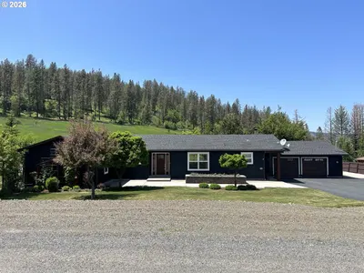 Home at 506 S Holmes St, Wallowa, OR 97885