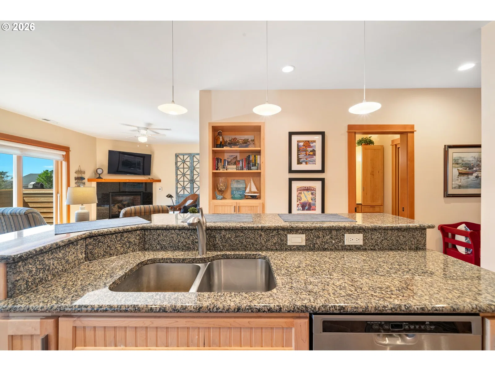 123 S Hemlock St 203, Cannon Beach, OR 97110 — photograph 12